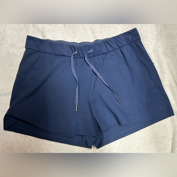 lululemon athletica Pants - Lululemon On the Fly shorts 2.5 inch sz 12 navy